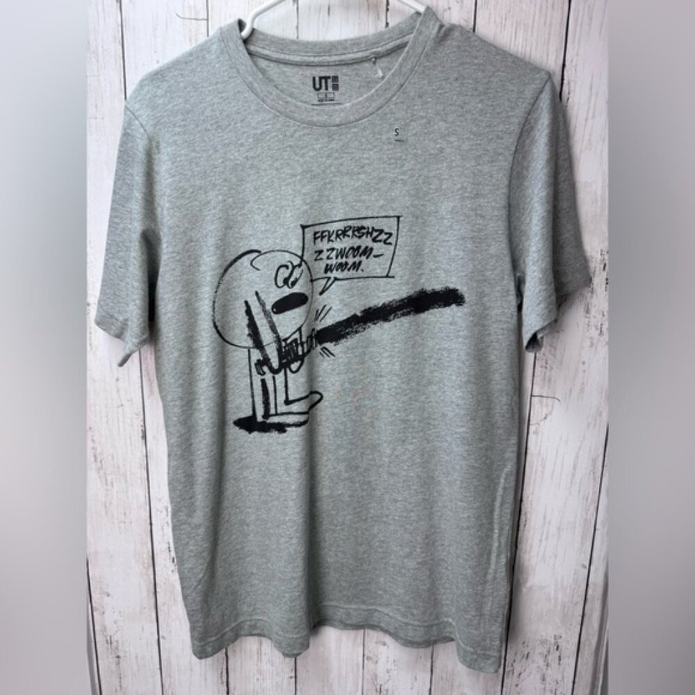 Uniqlo Star Wars lightsaber Light Gray Graphic Tee size Small